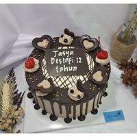 Gambar Kue Ulang Tahun | Black forest | Hanya Untuk Wilayah Depok Dan Sekitarnya | Real Pict - 16cm dari Soraya Cakes undefined 1 Tokopedia