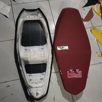 Gambar JOK PCX 150 /160 anti jinjit papas tulang 1 set jok tinggal pasang ORIGINAL #JOK MOTOR #JOK PCX NATHONG SLIM #JOK PCX NATHONG PAPAS TULANG #jok motor#JOK PCX THAILAND #JOK PCX 160 #jok tipis pcx 150/160 - NATHONG HITAM, PCX 150 dari Gerai Mukti Store undefined 5 Tokopedia