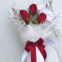 Gambar Bucket Bunga Red Romance Hadiah Anniversary 30 cm Terbaru dari Bloomary Bouquet undefined 3 Tokopedia