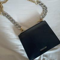 Gambar Charles and Keith Sling Bag Black Preloved dari nitiponnie undefined 2 Tokopedia