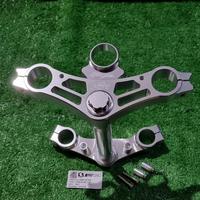 Gambar SEGITIGA ATAS BAWAH CNC NINJA RR ZX CBU PRO 1 RACING SEGITIGA ATAS BAWAH ALUMUNIUM CNC ORIGINAL PRO1 RACING MODEL TYGA Motor - T SET ATAS BWAH dari BR07partmodification undefined 2 Tokopedia