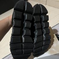 Gambar On Cloud 6 Triple Black Original dari Barang Like New Bandung undefined 4 Tokopedia