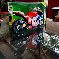 Gambar Diecast MOTOGP 2009 Ducati N Hayden 69 Custom Newray 1/12, no Maisto dari Kios Hobby undefined 4 Tokopedia