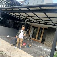 Gambar pemasangan kanopi atap alderon twinwall doublelayer original ketebalan 10mm rangka besi hollow galvanis anti karat menggunakan kontruksi tiang baja berat wf bergaransi 15 tahun dari Dhafin Canopy undefined 2 Tokopedia