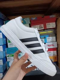 Gambar Ready size 43 1/3 (DISKON 70-80%) 100% Original BNIB SEPATU ADIDAS VS SET dari Jastip Sport Station undefined 2 Tokopedia