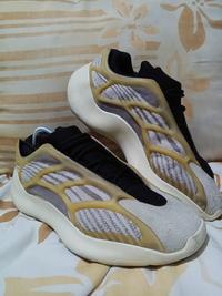 Gambar sepatu#preloved#second#thrift#sepatusecond#ori#vintage#rare Sneakers Adidas Yezzy 700 V3, glow in the dark size 42 china dari Lapak Second Berkah undefined 1 Tokopedia