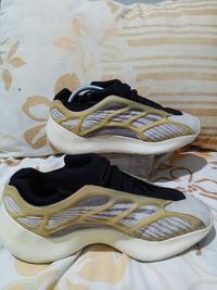 Gambar sepatu#preloved#second#thrift#sepatusecond#ori#vintage#rare Sneakers Adidas Yezzy 700 V3, glow in the dark size 42 china dari Lapak Second Berkah undefined 4 Tokopedia