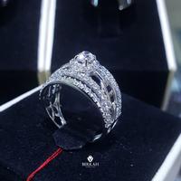 Gambar Cincin Wanita Emas 70% Berlian Center 0,28 Ct Asli Natural Diamond Berlian Kecil 0,94 Ct dari Berkah Jewelry undefined 4 Tokopedia