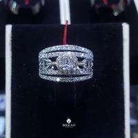 Gambar Cincin Wanita Emas 70% Berlian Center 0,28 Ct Asli Natural Diamond Berlian Kecil 0,94 Ct dari Berkah Jewelry undefined 2 Tokopedia
