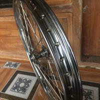 Gambar RODA DEPAN RING 21 CHOPPER VELG BARU MERK SUZUKI JARI JARI BARU TROMOL DEPAN CUSTOM dari UD LARIS LARIS undefined 4 Tokopedia