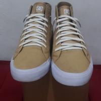 Gambar sepatu DC and boot  kondisi bekas dari PapaGembils undefined 3 Tokopedia