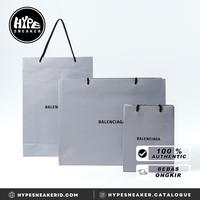 Gambar Tas PAPER BAG BALENCIAGA HANDLE BLACK 100% ORIGINAL - S dari HYPESNEAKER.IDN undefined 1 Tokopedia