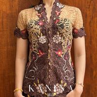 Gambar ATASAN KEBAYA BALI KANINA PREMIUM | KEBAYA ENCIM | KEBAYA BROKAT CORD SEMI PRANCIS | KEBAYA TANGAN PENDEK | KEBAYA MODERN | KEBAYA WISUDA - Mauve, S dari Dn outlet undefined 5 Tokopedia