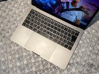 Gambar laptop macbook pro 2017 second berkualitas dari AMAComputer undefined 3 Tokopedia