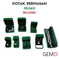 Gambar (PROMO) KOTAK PERHIASAN WARNA HIJAU ZAMRUD BELUDRU SET / CINCIN / LIONTIN / GELANG / KALUNG KOYE / JEWELRY BOX UNIK LUCU UNTUK TEMPAT WADAH SESERAHAN / AKAD PERNIKAHAN / HANTARAN TUNANGAN HARGA PALING MURAH COCOK UNTUK AKSESORIS EMAS BERLIAN/ PERAK - Kotak Set dari DOMINAN 22 undefined 1 Tokopedia