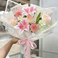 Gambar BUKET BUNGA MAWA LILY PINK BUKEY BUNGA WISUDA BUKET MAWAR dari Bouquet By Chintya undefined 1 Tokopedia