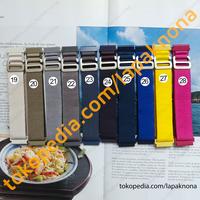 Gambar 22mm ALPINE LOOP Strap Garmin Venu 2 Forerunner 255 265 Music 745 Tali - 1-Black dari lapaknona. undefined 3 Tokopedia