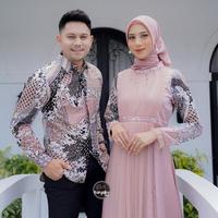 Gambar New COUPLE GAMIS LEBARAN 2025 PREMIUM ROSE GOLD BATIK COUPLE KEMEJA PANJANG GAMIS WISUDA GAMIS KONDANGAN TERBARU KARYAKU [BISA BELI TERPISAH DAN CAMPUR UKURAN] Baju Katun Muslim Wanita Dress Pasangan Terlaris - GAMIS, S dari inofativ undefined 2 Tokopedia