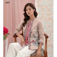 Gambar Batik ikat wanita modern / seragam batik kantor / blouse batik kerja dari Pikoiid undefined 3 Tokopedia