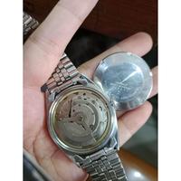 Gambar jam tangan SEIKO 5 automatic original bekas 6309/8900 dari Mahardhika, undefined 1 Tokopedia
