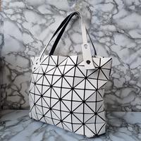 Gambar TAS TOTE BAOBAO ISSEY MIYAKE WANITA SECOND BRANDED IMPORT / TAS TOP HANDLE WANITA BAOBAO PUTIH dari JANUARY TAS undefined 4 Tokopedia