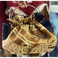 Gambar Liran tas tangan jinjing wanita kain khas Klaimantan Selatan kerajinan tangan kado hadiah pesta Semicircle Sasirangan Bag Women's handbags, traditional South Kalimantan fabric, handicrafts, party gifts dari Dandelion Stores undefined 4 Tokopedia