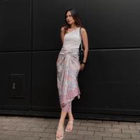 Gambar rok lilit kain batik bawahan kebaya modern - MK pink dari skyestyle undefined 4 Tokopedia