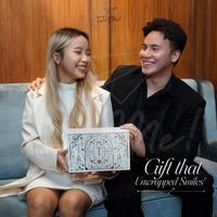 Gambar Hampers Gift Box Cewek - Hadiah Ulang Tahun Wisuda Anniversary - Gift Set Untuk Pacar Sahabat Wanita Isi Dompet Parfum Tas Bucket Bunga Polaroid Photo Dll by Tell Me Corp Ori!! - Jane, Putih dari MikirLogikaID undefined 2 Tokopedia