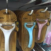 Gambar Alat kupas kentang, piso pengupas serbaguna dari HouseholdMart undefined 3 Tokopedia