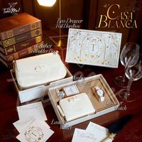Gambar Hampers Gift Box Cewek - Hadiah Ulang Tahun Wisuda Anniversary - Gift Set Untuk Pacar Sahabat Wanita Isi Dompet Parfum Tas Bucket Bunga Polaroid Photo Dll by Tell Me Corp Ori!! - Jane, Putih dari MikirLogikaID undefined 1 Tokopedia