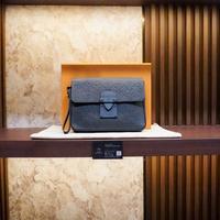 Gambar Louis Vuitton S Lock Taurillon GARANSI 100% AUTHENTIC dari Flex Mansion PIK undefined 1 Tokopedia