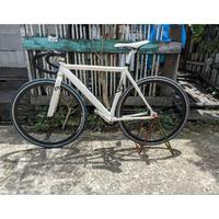 Gambar (TERJUAL) SEPEDA FIXIE UNITED SOLOIST 77 (WARNA PUTIH-HITAM) dari YandaaStore undefined 5 Tokopedia