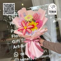 Gambar Bouquet Lily Pipe Cleaner | Buket Lily Kawat Bulu dari Temanpapanbungaofficial undefined 2 Tokopedia