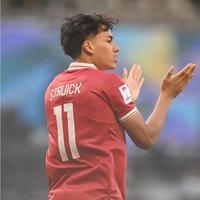 Gambar Jersey Timnas Indonesia Home 2022 ORIGINAL MILLS Replica Nomor Punggung 11 Rafael Struick (Signed Struick) dari Amory Beauty Care undefined 4 Tokopedia