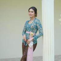Gambar Kebaya Claire | Kebaya bali kebaya modern pakaian kondangan kebaya brokat kutubaru kebaya wisuda kebaya nikah kebaya cord premium kebaya semi prancis zest house - Ivory White, S dari Library Mart undefined 3 Tokopedia