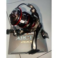 Gambar Reel Daido ARCTIC 2000 3000 Power Handle - 2000, RED dari Tri putra kris undefined 3 Tokopedia