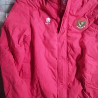 Gambar MILLS JAKET TimNas Sepakbola Indonesia, Original Red Color, Tebel Banget, Size L, Jarang Pemakaian : 9.5/10, Excellent Makin Keren : Tuk Outfit Circle Kalcer, Healing, Dan Lain-lain dari NgurasLemari62 undefined 3 Tokopedia