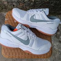 Gambar Sepatu Pria Kekinian , Sepatu Tenis Pria Sol Karet Warna Putih Abu , Sepatu Tenis Warna Putih , Sepatu Tenis Pria Kalo Di Pake Bisa Bunyi Cit Cit, Sepatu Bulutangkis Pria Sol Karet Mentah Terbaru Terlaris Terbaik - White gray, 39 dari DOKFEN- undefined 2 Tokopedia