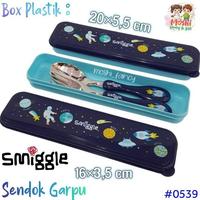 Gambar Sendok Garpu Smiggle / Sendok Garpu Set Smiggle Astronot / Spoon Fork Astronaut Smiggle / Sendok Anak Laki-laki Boy - Hitam dari Machata Store undefined 2 Tokopedia