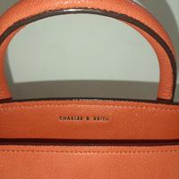 Gambar charles and & keith tas tote wanita bag original 30270064 18L6W 1902 (nego tipis aja) dari antoniukenny undefined 3 Tokopedia