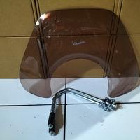 Gambar Aksesoris Kaca Depan Winshield Fly Screen Vespa Lx Primavera dan Gts - Hitam Smoke, Gts dari Racing Sport_NEW undefined 5 Tokopedia