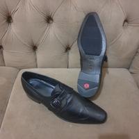 Gambar sepatu pria formal hugo boss orignal size 44 second dari Benz korneo shoes undefined 2 Tokopedia