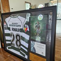 Gambar Jersey sporting lisbon personally signed by Cristiano ronaldo cr7 long sleeve with coa size m dari Ayycaramba undefined 1 Tokopedia