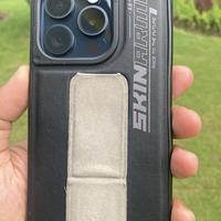 Gambar SKINARMA SLATE iPhone 15 Pro. Case only box hilang. Minus strap sudah mengelupas dari LZR undefined 1 Tokopedia