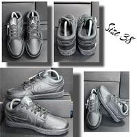 Gambar Sepatu sneakers pria wanita second original dari Always Great Shop undefined 3 Tokopedia