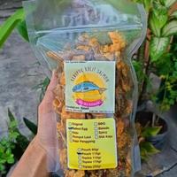 Gambar Keripik Kulit Ikan Salmon Salmon Salted Egg Pouch 115gr Cemilan Gurih enak dan Crunchy dari Pojoklanting Shop undefined 1 Tokopedia