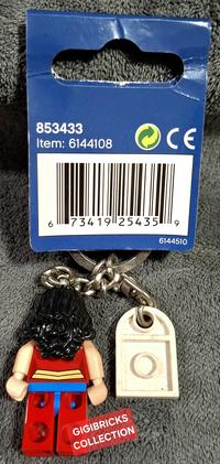Gambar Lego Original 853433 Wonder Woman Key Chain with LEGO Logo Tile, Modified 3 x 2 Curved with Hole dari Gigibricks Collection undefined 2 Tokopedia
