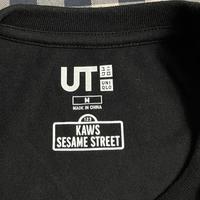 Gambar T-Shirt / Baju Kaos UNIQLO X KAWS X SESAME STREET Elmo with pocket original size M warna hitam dari Vintage Effendi undefined 5 Tokopedia