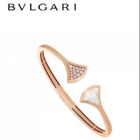 Gambar Bvlgari 18K/750 emas asli/BVLGARI DIVAS’ DREAM BRACELET Divas' Dream 18 kt rose gold bangle bracelet set with a mother of pearl element and diamonds dari tokosuharli undefined 1 Tokopedia