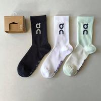 Gambar Original On Cloud Logo Sock High 3P Kaos Kaki 3 pasang OC dari Bagusjaya71 undefined 2 Tokopedia